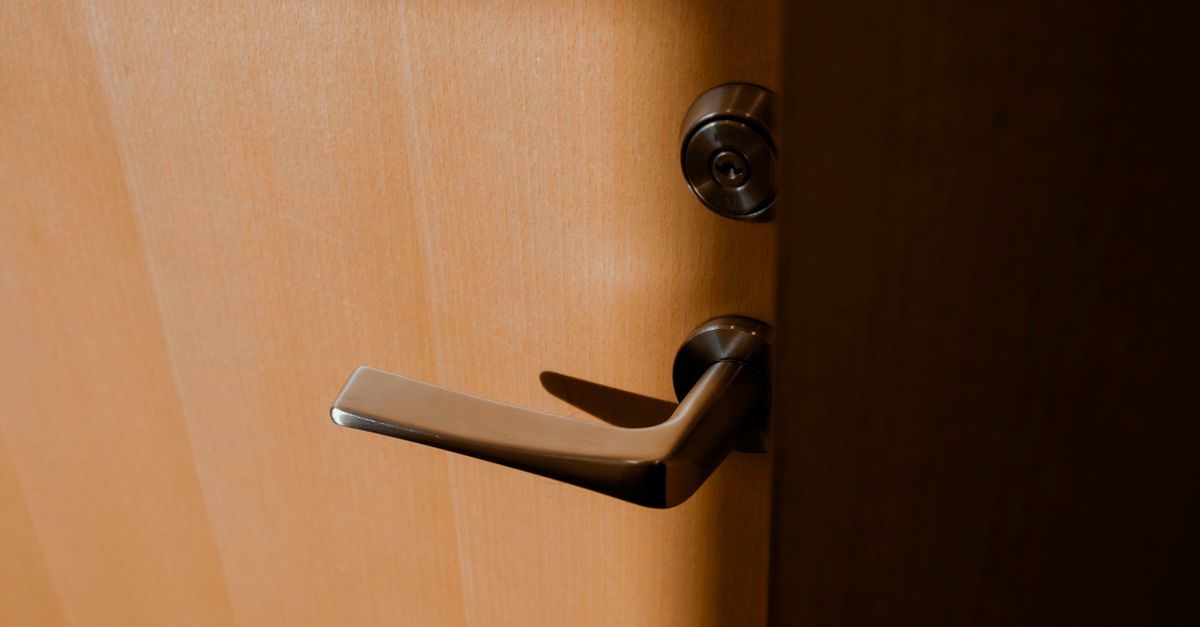 front door lock key — Lake Worth Locksmiths