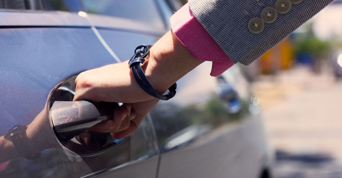 Roadside Car Lockout Service: What Actually Happens When You Call — Lake Worth Locksmiths